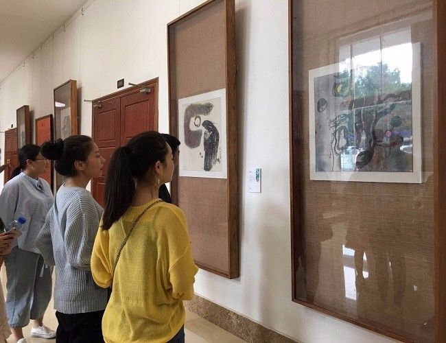 参加画展